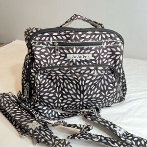 Ju Ju Be Jujube bff convertible backpack diaper bag black and white